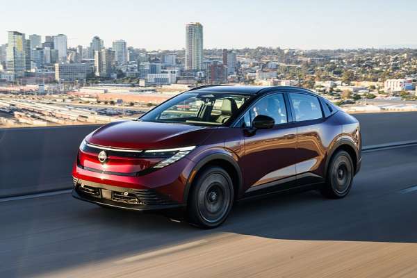 Паркетник Nissan Leaf превратился в Mitsubishi Eclipse Sportback: официальные фото Паркетник Nissan Leaf превратился в Mitsubishi Eclipse Sportback: официальные фото