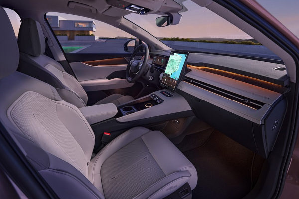 Skoda полностью рассекретила новый флагманский трёхрядный кроссовер Peaq, цены известны