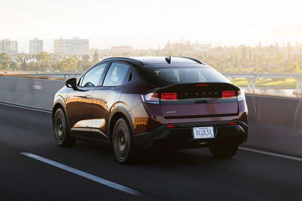 Паркетник Nissan Leaf превратился в Mitsubishi Eclipse Sportback: официальные фото Паркетник Nissan Leaf превратился в Mitsubishi Eclipse Sportback: официальные фото