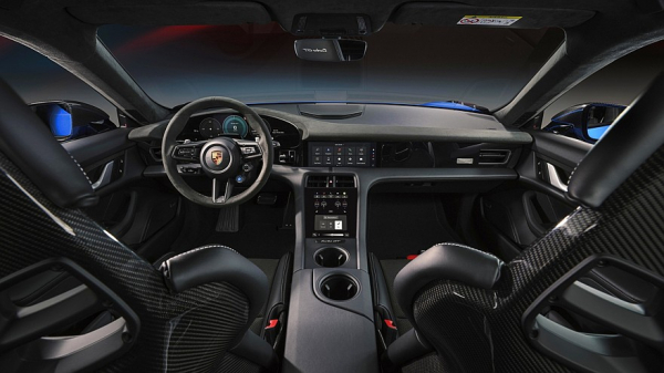 Для Porsche Taycan теперь доступны фальшивая коробка передач и нарисованный тахометр Для Porsche Taycan теперь доступны фальшивая коробка передач и нарисованный тахометр