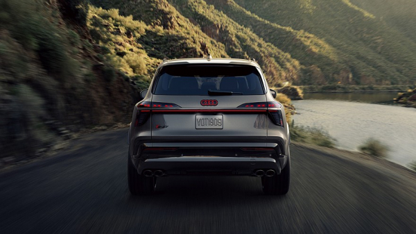 Рассекречен Audi Q7 третьего поколения с салоном как у грядущего Q9 и ДВС под капотом Рассекречен Audi Q7 третьего поколения с салоном как у грядущего Q9 и ДВС под капотом