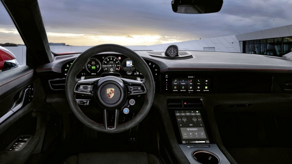 Для Porsche Taycan теперь доступны фальшивая коробка передач и нарисованный тахометр Для Porsche Taycan теперь доступны фальшивая коробка передач и нарисованный тахометр