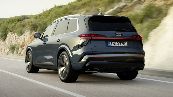 Рассекречен Audi Q7 третьего поколения с салоном как у грядущего Q9 и ДВС под капотом Рассекречен Audi Q7 третьего поколения с салоном как у грядущего Q9 и ДВС под капотом