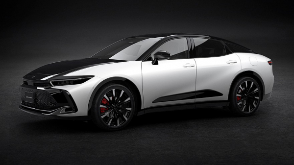 Toyota Crown Crossover готовится к обновлению: первые официальные фото