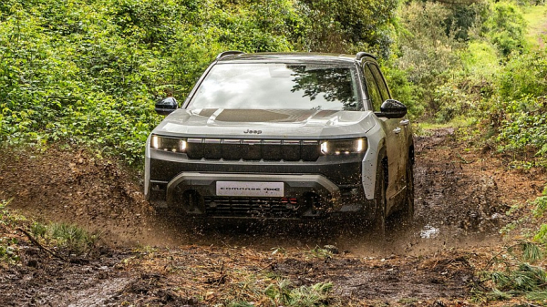 Jeep пытается всех убедить, что электрический Compass 4xe — настоящий внедорожник Jeep пытается всех убедить, что электрический Compass 4xe — настоящий внедорожник