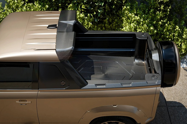 Urban Automotive сделала крутой карбоновый пикап на базе Land Rover Defender 110