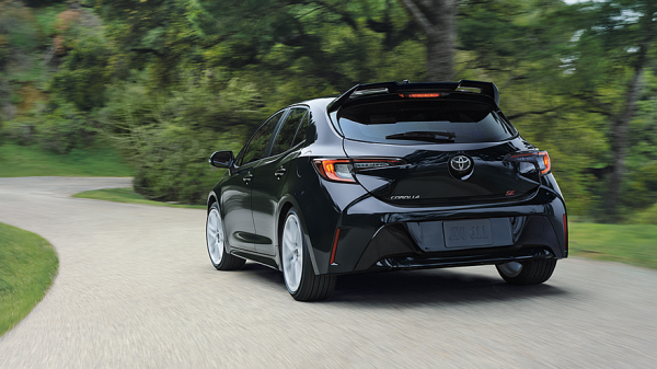 Toyota освежила Prius и хэтчбек Corolla: скромные обновки и подорожание