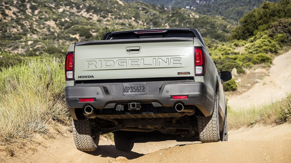 Honda готовит пикап Ridgeline третьего поколения: более брутальный дизайн и новый мотор Honda готовит пикап Ridgeline третьего поколения: более брутальный дизайн и новый мотор