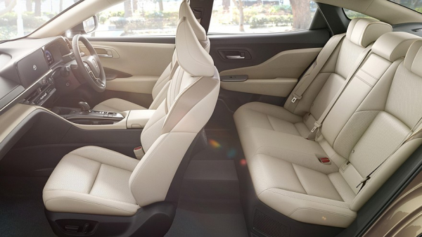 Toyota Crown Crossover готовится к обновлению: первые официальные фото