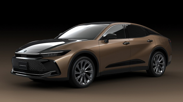 Toyota Crown Crossover готовится к обновлению: первые официальные фото