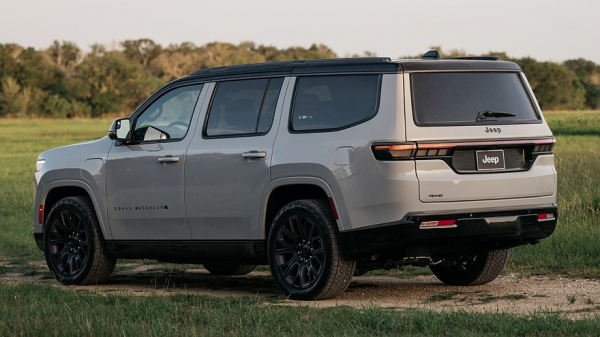 Новый флагманский внедорожник Jeep: первые изображения Новый флагманский внедорожник Jeep: первые изображения