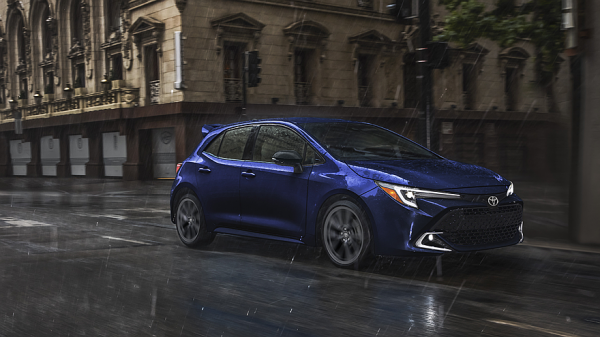 Toyota освежила Prius и хэтчбек Corolla: скромные обновки и подорожание
