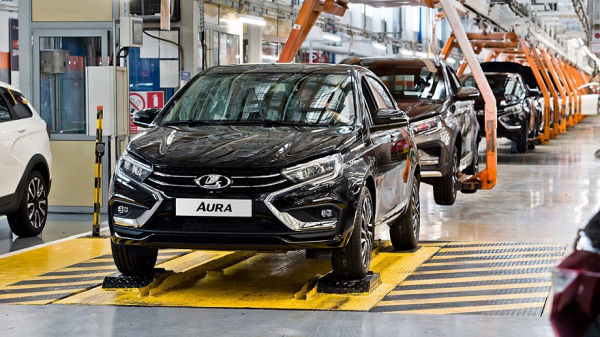 На АВТОВАЗе стартовало производство Lada Aura с парой обновок На АВТОВАЗе стартовало производство Lada Aura с парой обновок