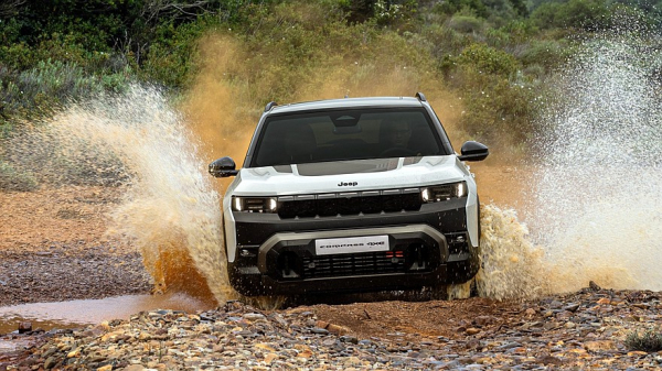 Jeep пытается всех убедить, что электрический Compass 4xe — настоящий внедорожник Jeep пытается всех убедить, что электрический Compass 4xe — настоящий внедорожник