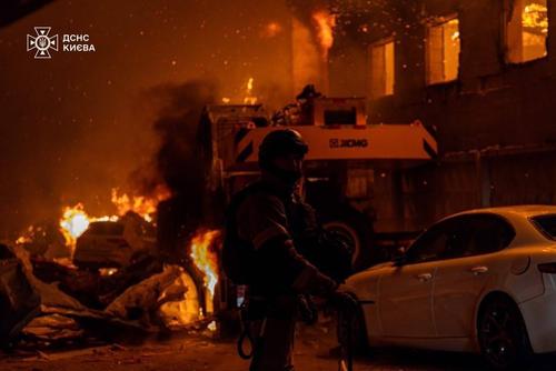 Зеленский пообещал увольнения в «Укроборонпроме» после взрыва склада в Вишневом — пригороде Киева Зеленский пообещал увольнения в «Укроборонпроме» после взрыва склада в Вишневом — пригороде Киева