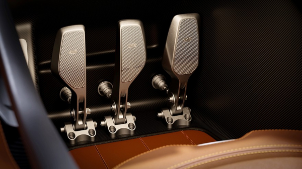 Hennessey Blackbird: аналоговый суперкар в авиационном стиле с атмосферным V8 и МКП Hennessey Blackbird: аналоговый суперкар в авиационном стиле с атмосферным V8 и МКП
