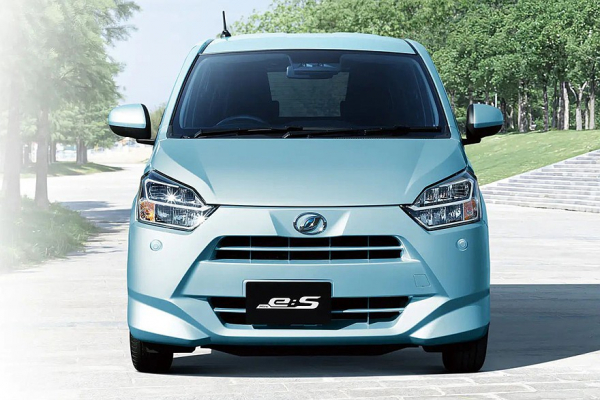 Кей-кары Daihatsu Mira e:S и Toyota Pixis Epoch получили несколько обновок