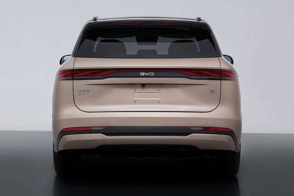 Кроссовер BYD Tang нового поколения: больше предшественника и с единым табло внутри