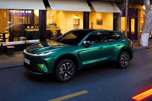 Arcfox Alpha T7 от BAIC: эффектный дизайн, несколько вариантов начинки и привлекательные цены