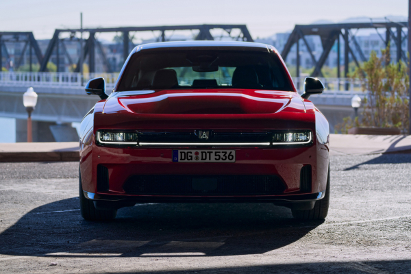 Подробнее о статье Новый Dodge Charger добрался до Европы, цена известна