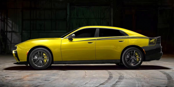 «Пчёлка» вернулась и готова всех покусать: представлен новый Dodge Charger Super Bee «Пчёлка» вернулась и готова всех покусать: представлен новый Dodge Charger Super Bee