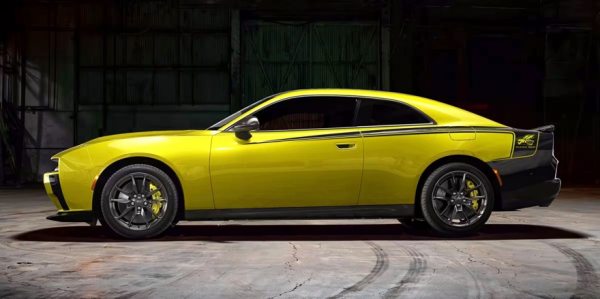 «Пчёлка» вернулась и готова всех покусать: представлен новый Dodge Charger Super Bee «Пчёлка» вернулась и готова всех покусать: представлен новый Dodge Charger Super Bee