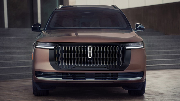 Обновлённый кроссовер Lincoln Nautilus: разное оформление «лица», техника прежняя Обновлённый кроссовер Lincoln Nautilus: разное оформление «лица», техника прежняя