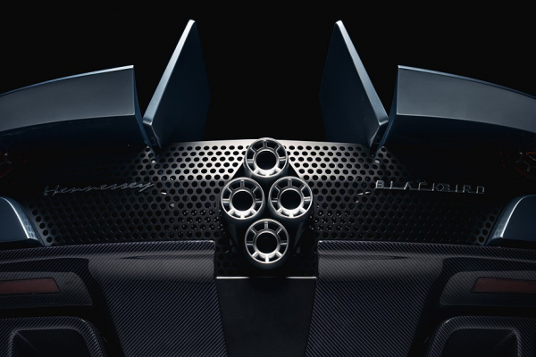 Hennessey Blackbird: аналоговый суперкар в авиационном стиле с атмосферным V8 и МКП Hennessey Blackbird: аналоговый суперкар в авиационном стиле с атмосферным V8 и МКП