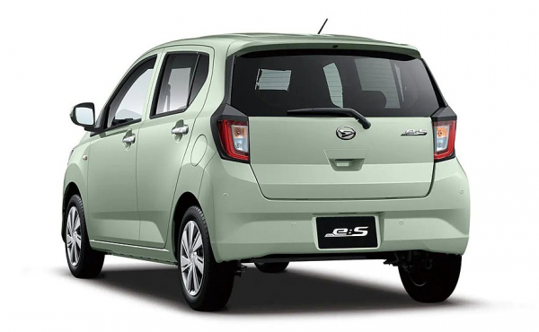 Кей-кары Daihatsu Mira e:S и Toyota Pixis Epoch получили несколько обновок