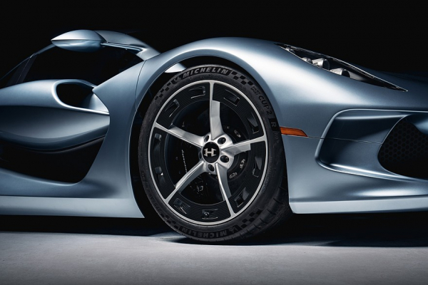 Hennessey Blackbird: аналоговый суперкар в авиационном стиле с атмосферным V8 и МКП Hennessey Blackbird: аналоговый суперкар в авиационном стиле с атмосферным V8 и МКП