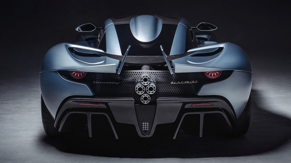 Hennessey Blackbird: аналоговый суперкар в авиационном стиле с атмосферным V8 и МКП Hennessey Blackbird: аналоговый суперкар в авиационном стиле с атмосферным V8 и МКП
