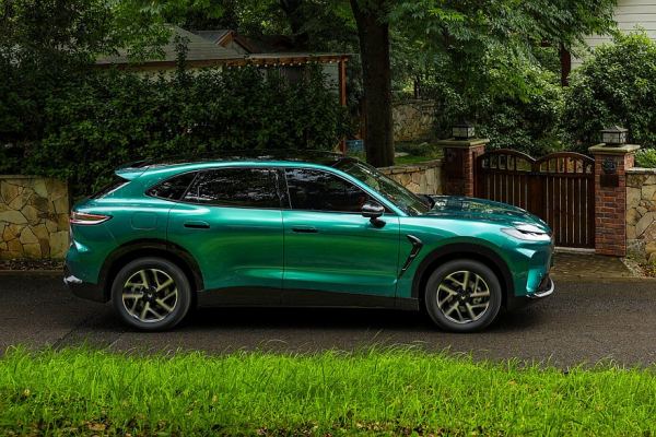 Arcfox Alpha T7 от BAIC: эффектный дизайн, несколько вариантов начинки и привлекательные цены