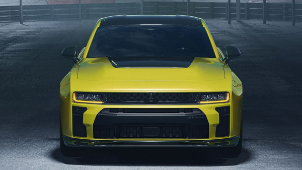 «Пчёлка» вернулась и готова всех покусать: представлен новый Dodge Charger Super Bee «Пчёлка» вернулась и готова всех покусать: представлен новый Dodge Charger Super Bee