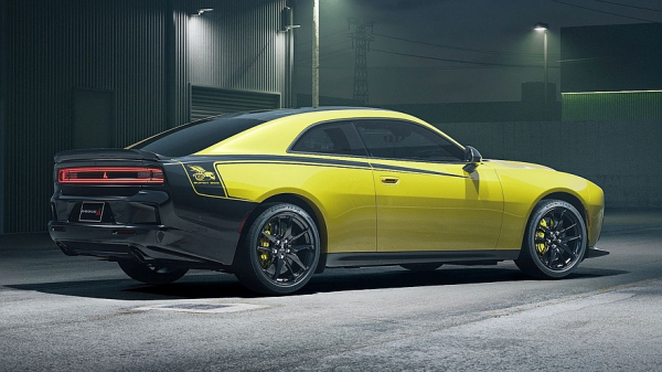 «Пчёлка» вернулась и готова всех покусать: представлен новый Dodge Charger Super Bee «Пчёлка» вернулась и готова всех покусать: представлен новый Dodge Charger Super Bee
