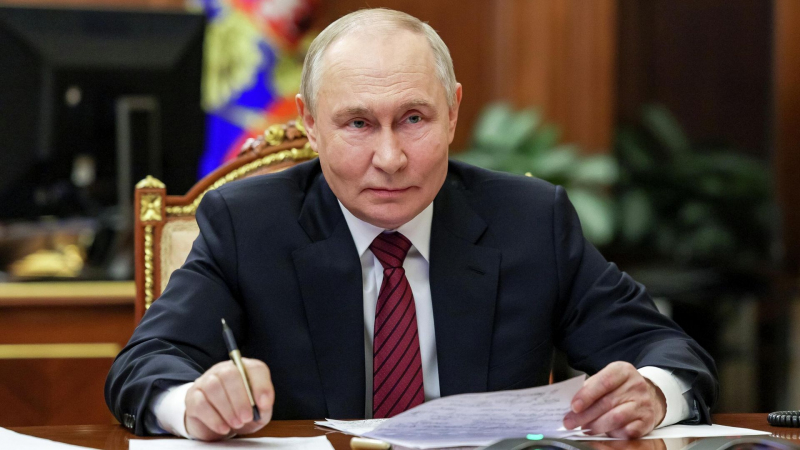 Подробнее о статье Путин встретился с премьером Госсовета КНР Ли Цяном в Петербурге